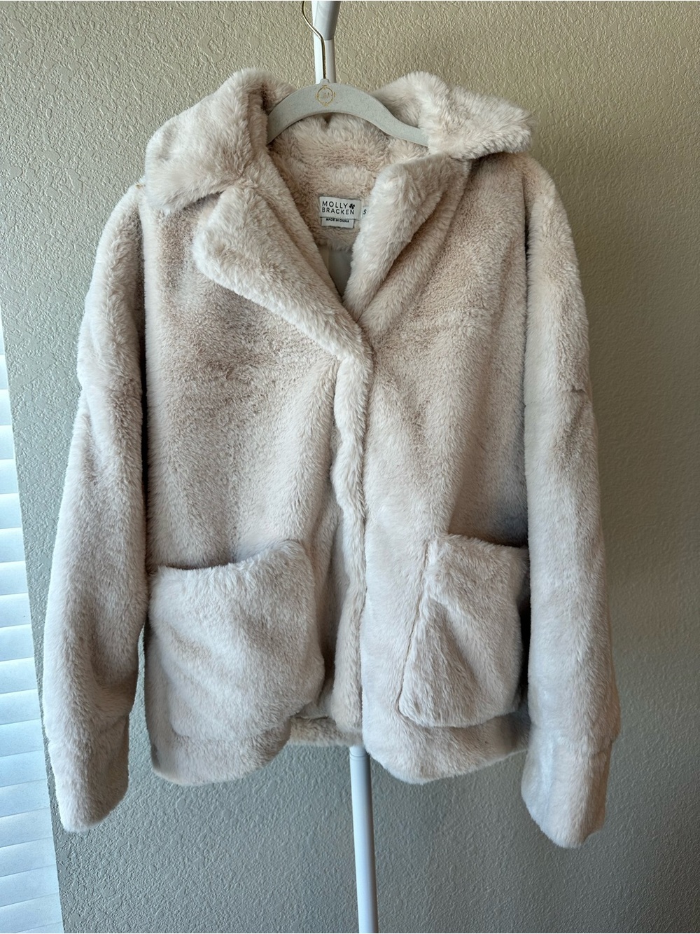 Molly Bracken faux fur light beige jacket size small